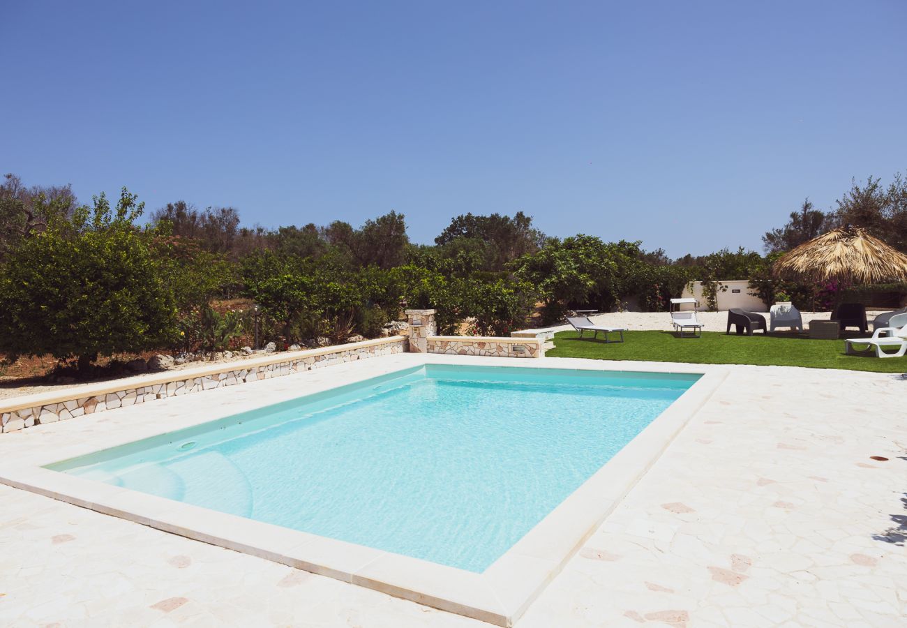 Trullo a San Vito dei Normanni - borgo della mimosa
