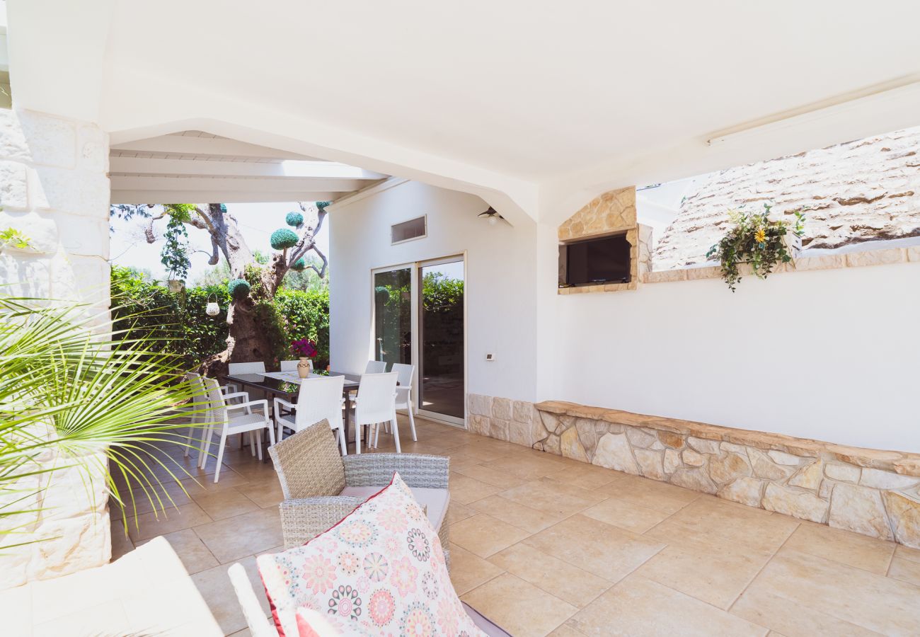 Trullo a San Vito dei Normanni - borgo della mimosa