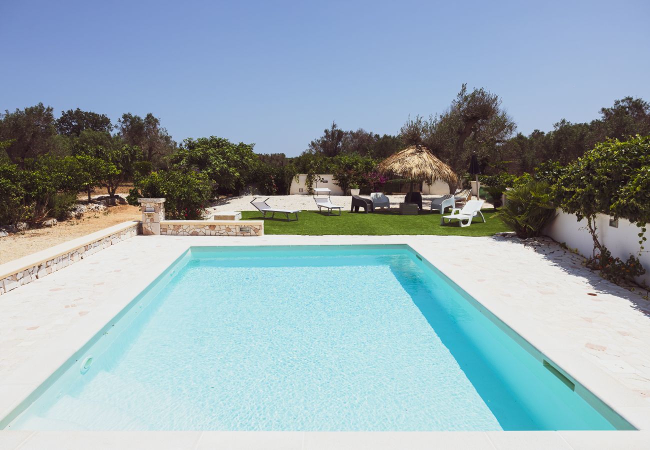 Trullo a San Vito dei Normanni - borgo della mimosa