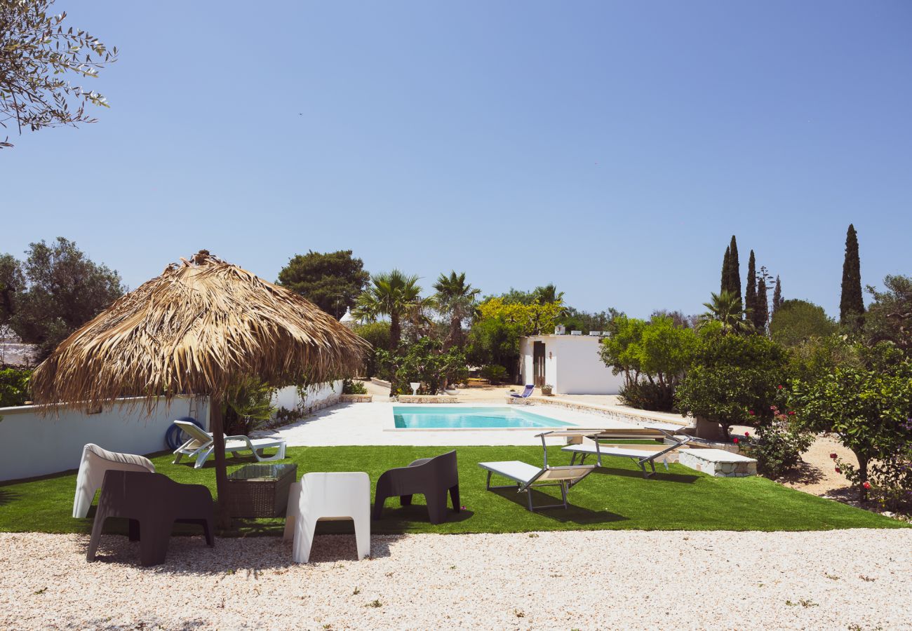Trullo a San Vito dei Normanni - borgo della mimosa
