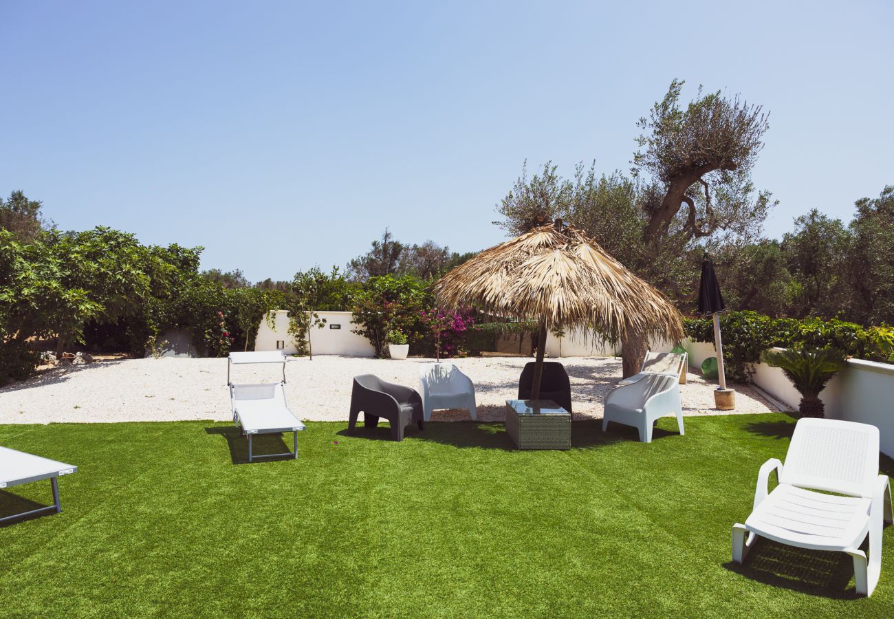 Trullo a San Vito dei Normanni - borgo della mimosa