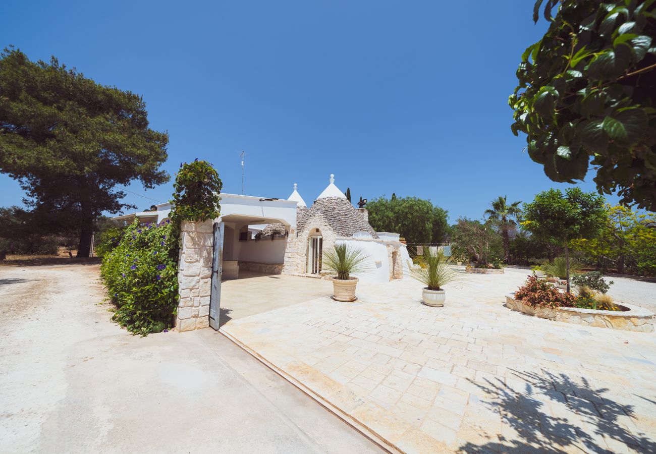 Trullo a San Vito dei Normanni - borgo della mimosa