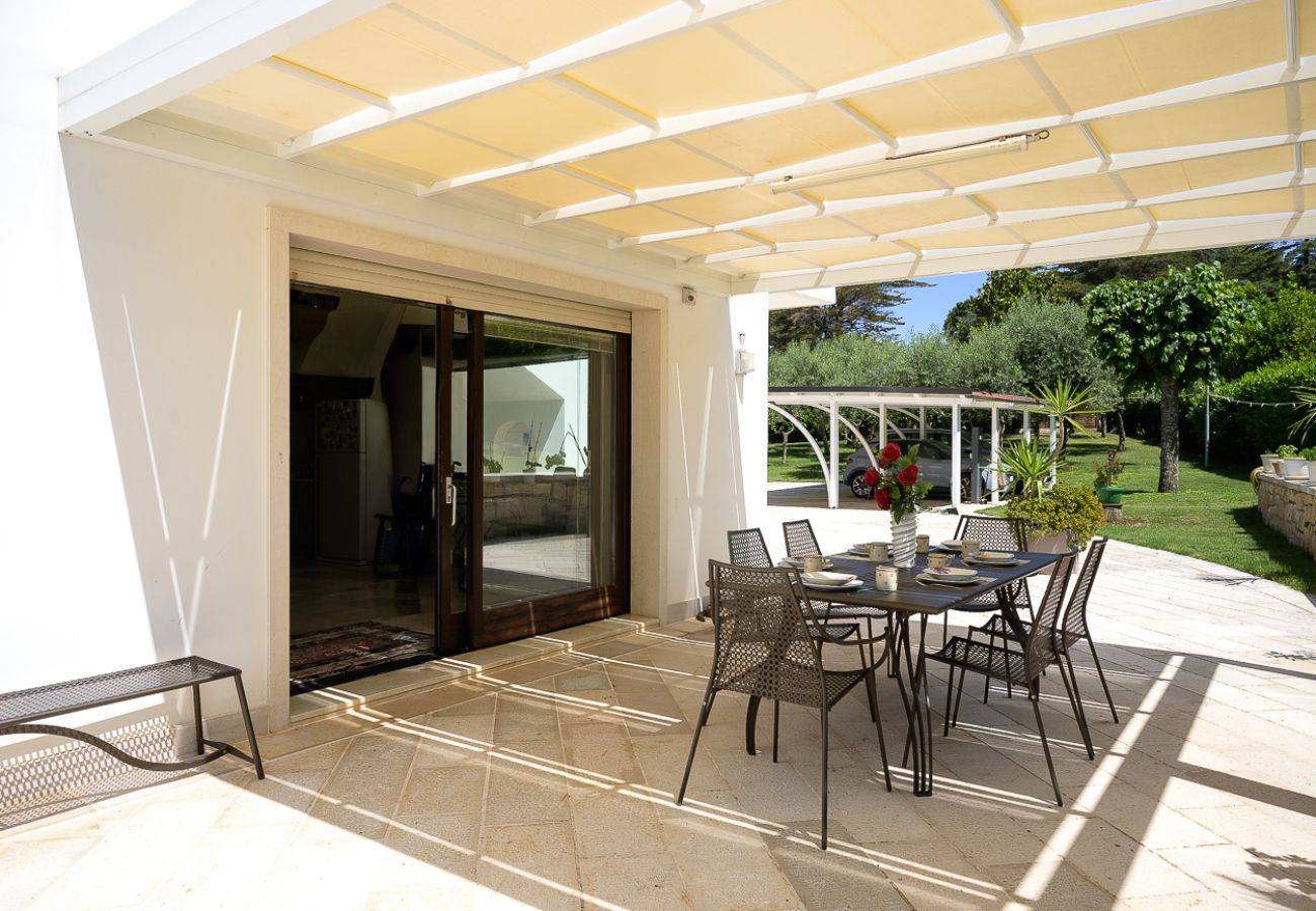 Villa a Martina Franca - Esclusiva Villa Moderna con Piscina e Campo da Tennis – Martina Franca, Valle d’Itria