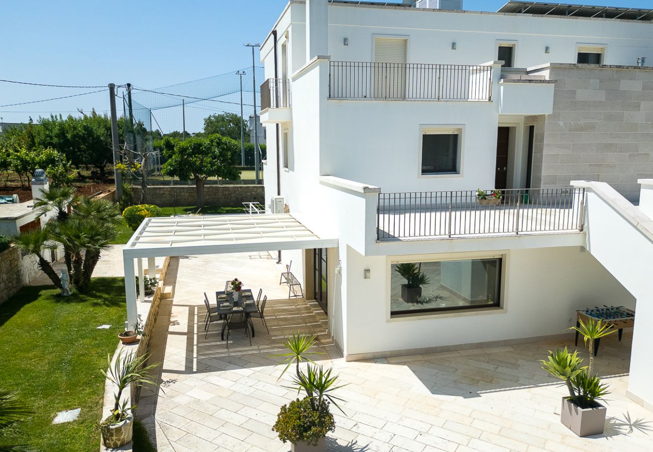 Villa a Martina Franca - Esclusiva Villa Moderna con Piscina e Campo da Tennis – Martina Franca, Valle d’Itria
