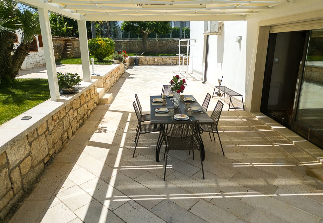 Villa a Martina Franca - Esclusiva Villa Moderna con Piscina e Campo da Tennis – Martina Franca, Valle d’Itria