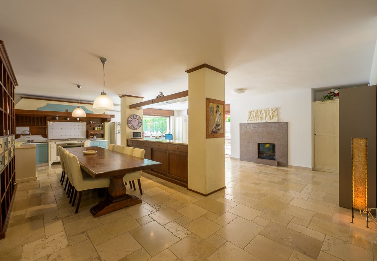 Villa a Martina Franca - Esclusiva Villa Moderna con Piscina e Campo da Tennis – Martina Franca, Valle d’Itria