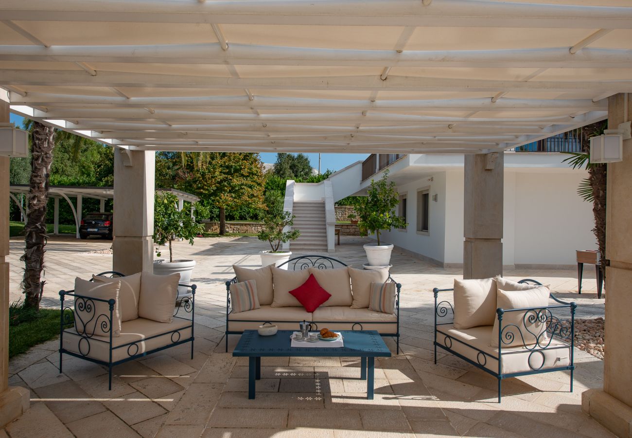 Villa a Martina Franca - Esclusiva Villa Moderna con Piscina e Campo da Tennis – Martina Franca, Valle d’Itria