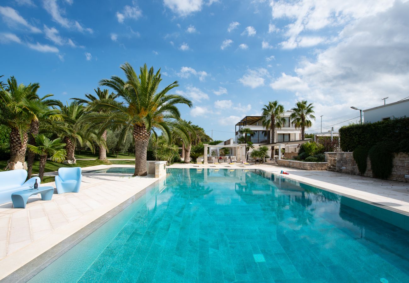 Villa a Martina Franca - Esclusiva Villa Moderna con Piscina e Campo da Tennis – Martina Franca, Valle d’Itria