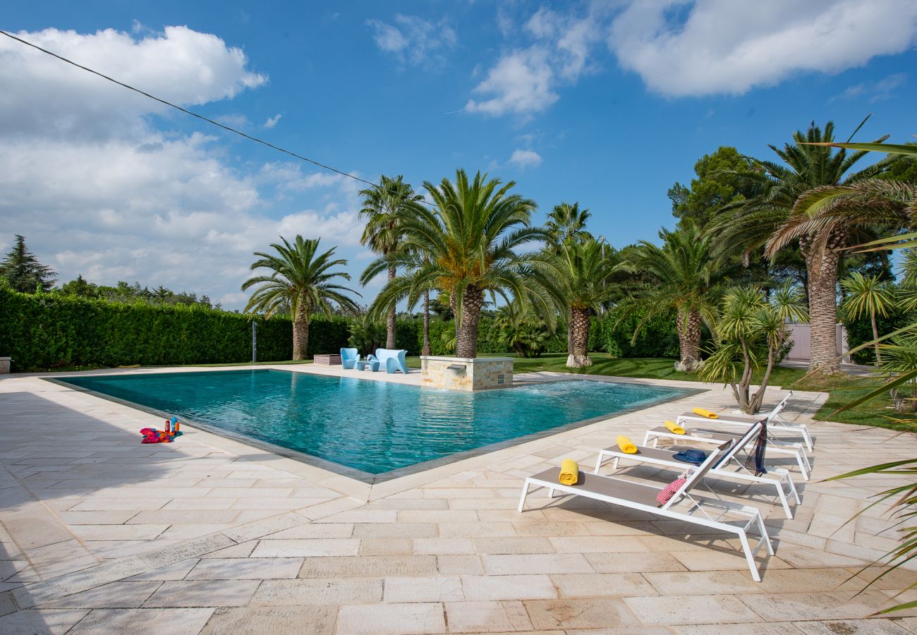Villa a Martina Franca - Esclusiva Villa Moderna con Piscina e Campo da Tennis – Martina Franca, Valle d’Itria