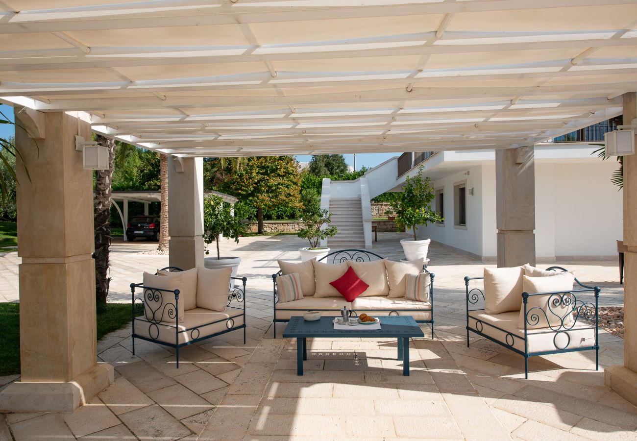 Villa a Martina Franca - Esclusiva Villa Moderna con Piscina e Campo da Tennis – Martina Franca, Valle d’Itria