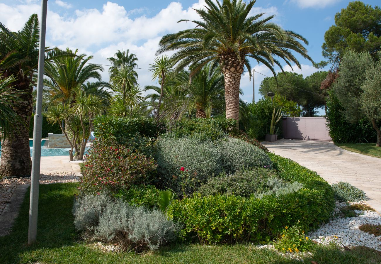 Villa a Martina Franca - Esclusiva Villa Moderna con Piscina e Campo da Tennis – Martina Franca, Valle d’Itria