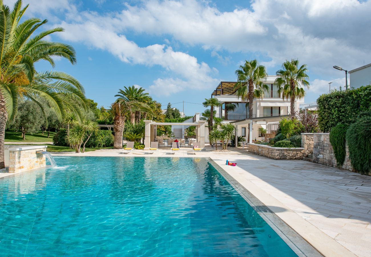 Villa a Martina Franca - Esclusiva Villa Moderna con Piscina e Campo da Tennis – Martina Franca, Valle d’Itria