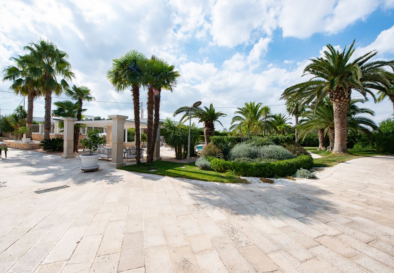 Villa a Martina Franca - Esclusiva Villa Moderna con Piscina e Campo da Tennis – Martina Franca, Valle d’Itria