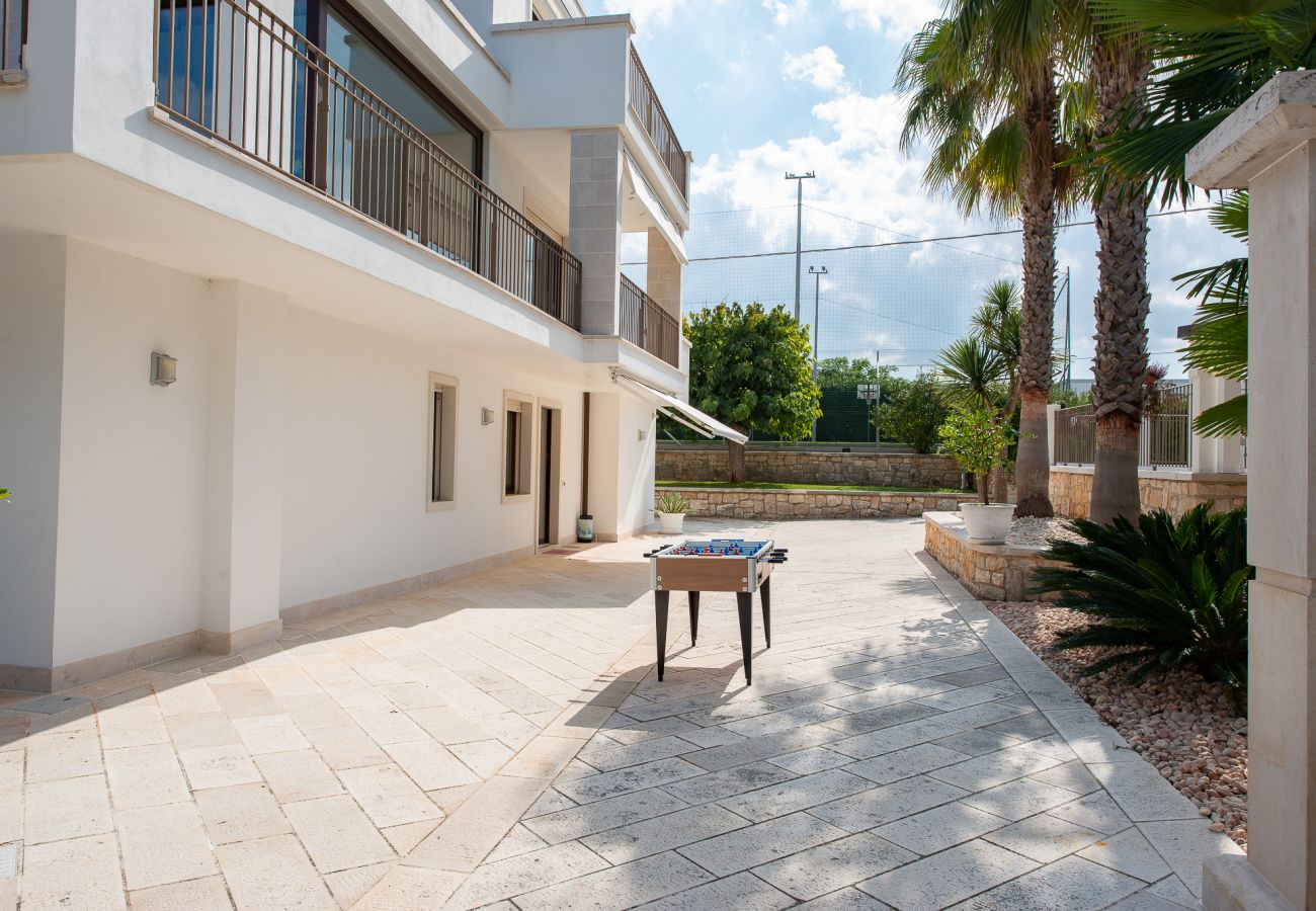 Villa a Martina Franca - Esclusiva Villa Moderna con Piscina e Campo da Tennis – Martina Franca, Valle d’Itria