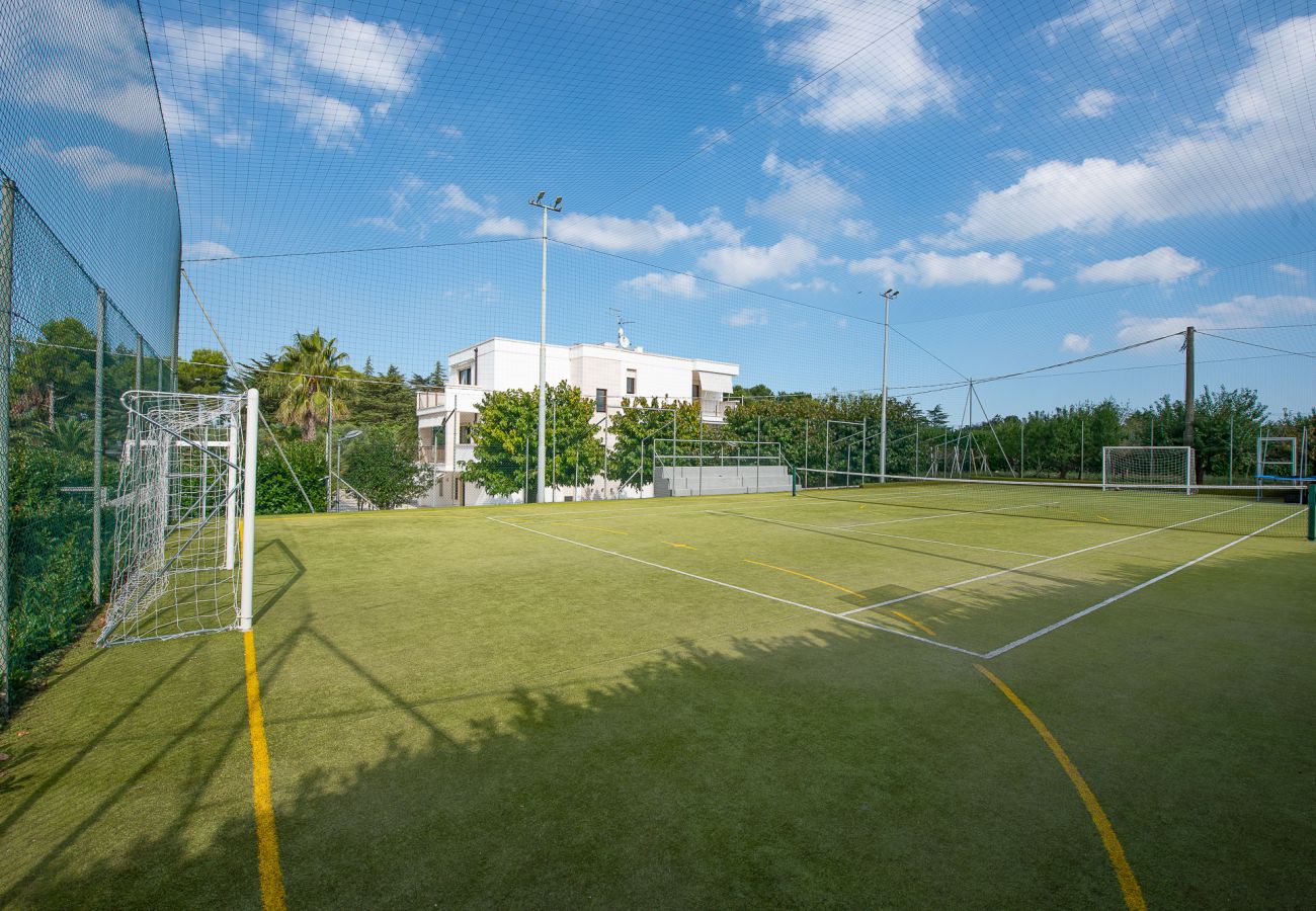 Villa a Martina Franca - Esclusiva Villa Moderna con Piscina e Campo da Tennis – Martina Franca, Valle d’Itria
