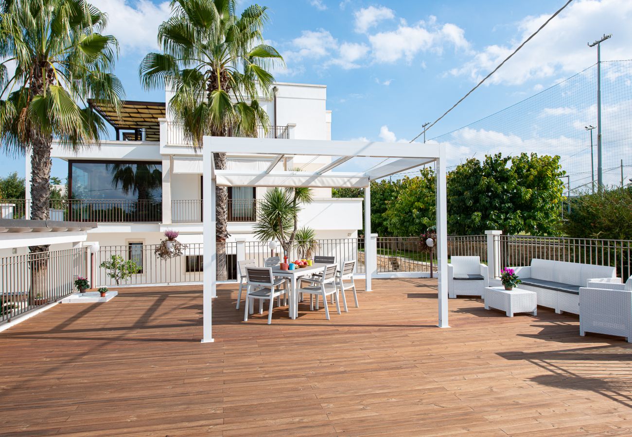 Villa a Martina Franca - Esclusiva Villa Moderna con Piscina e Campo da Tennis – Martina Franca, Valle d’Itria