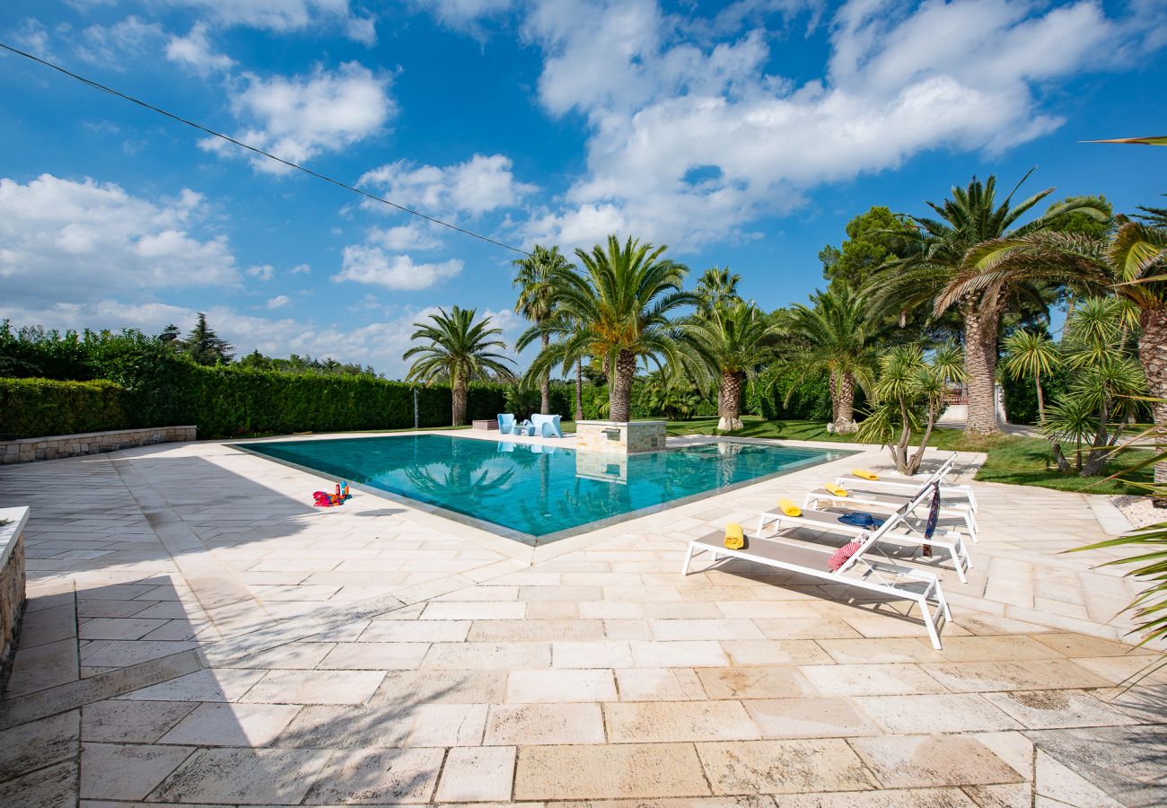 Villa a Martina Franca - Esclusiva Villa Moderna con Piscina e Campo da Tennis – Martina Franca, Valle d’Itria