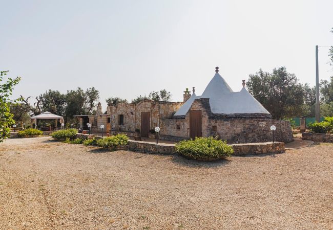 Trullo a Ceglie Messapica - Trullo Isabella by Pugliadamare Trullo a Ceglie Messapica - Trullo Isabella by Pugliadamare