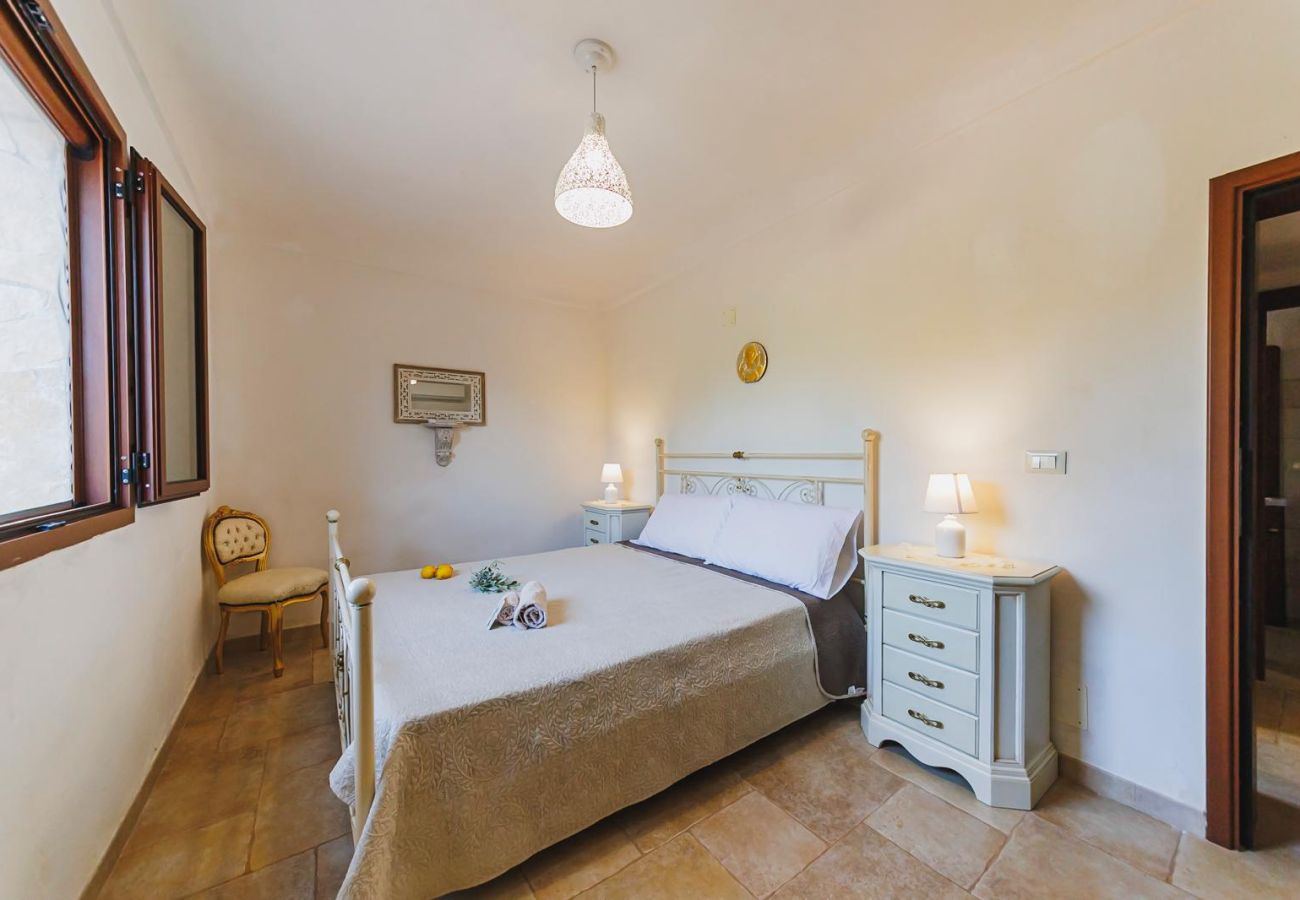 Trullo a Ceglie Messapica - Trullo Isabella by Pugliadamare