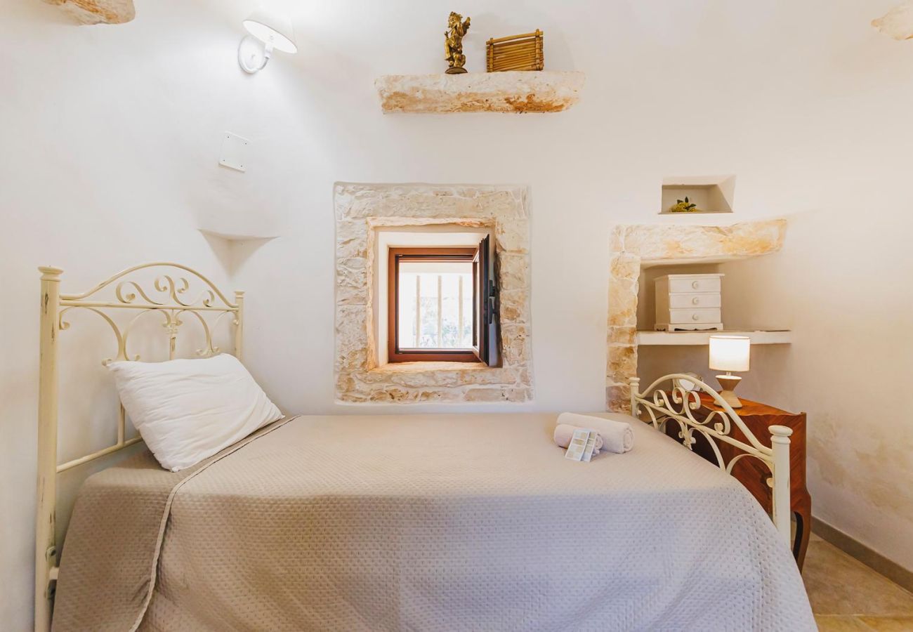 Trullo a Ceglie Messapica - Trullo Isabella by Pugliadamare
