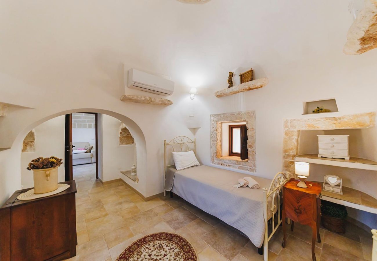 Trullo a Ceglie Messapica - Trullo Isabella by Pugliadamare