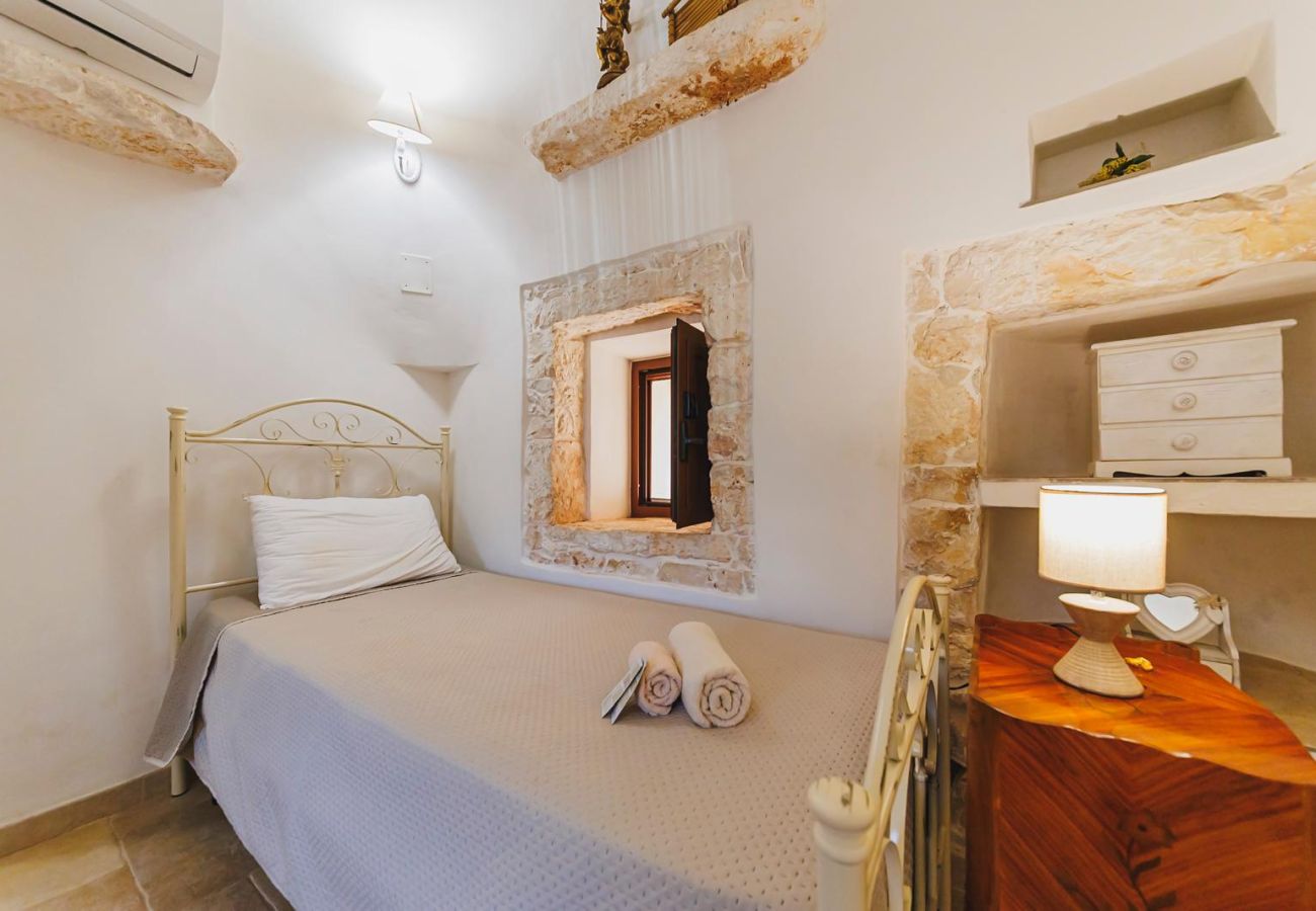Trullo a Ceglie Messapica - Trullo Isabella by Pugliadamare