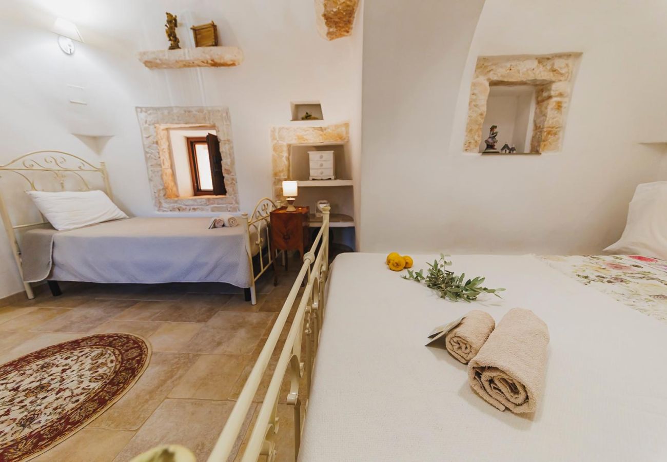 Trullo a Ceglie Messapica - Trullo Isabella by Pugliadamare