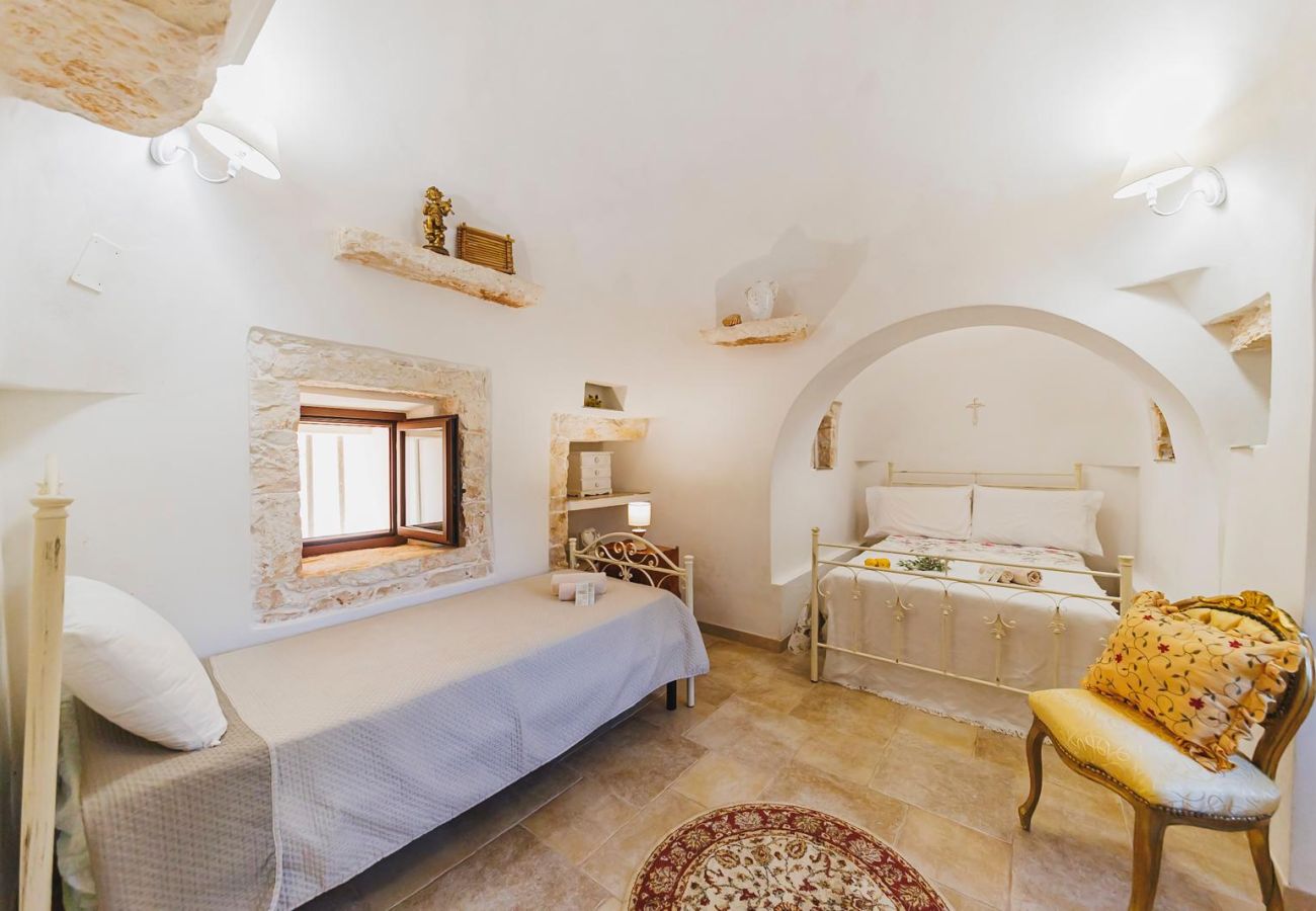 Trullo a Ceglie Messapica - Trullo Isabella by Pugliadamare