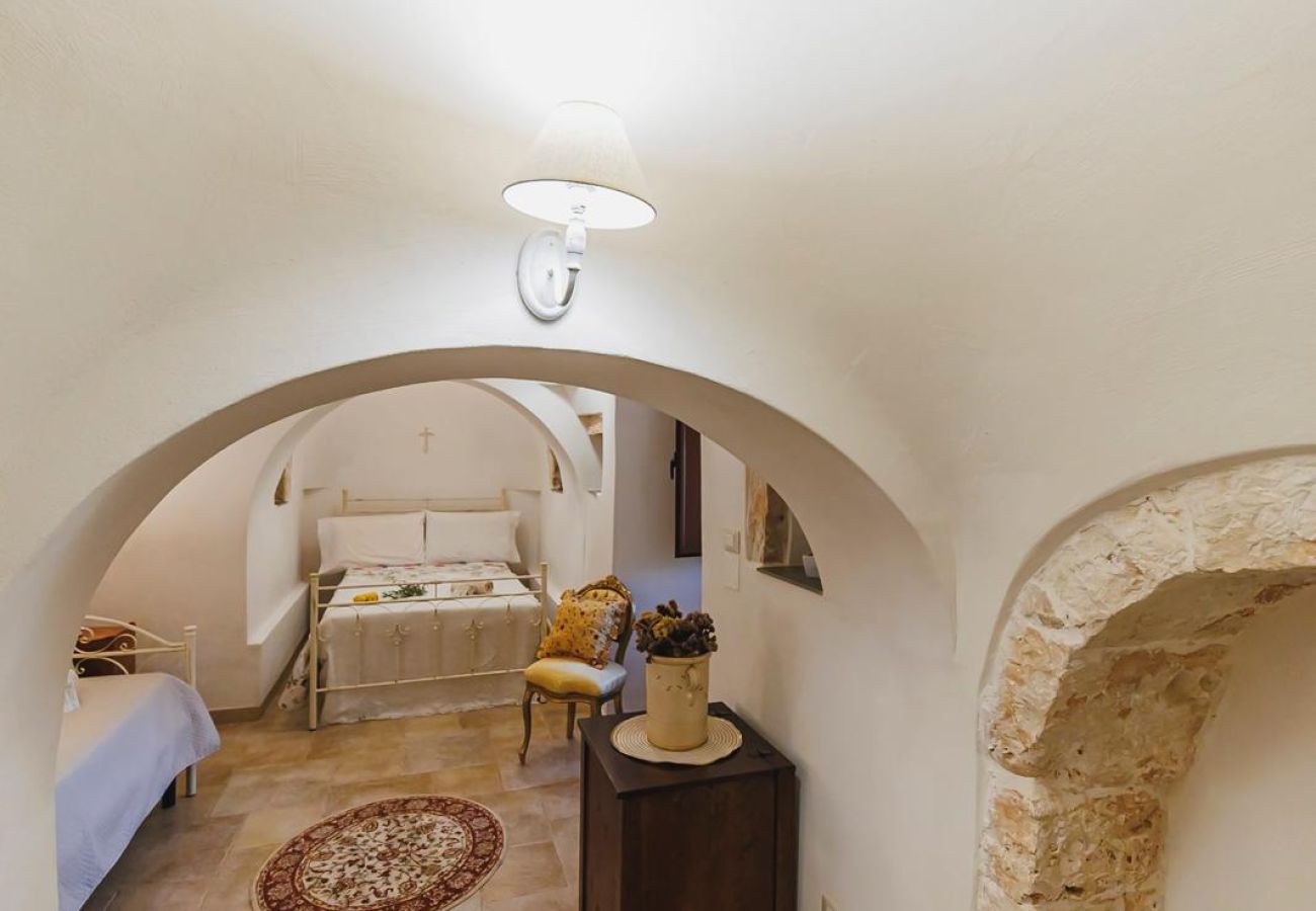 Trullo a Ceglie Messapica - Trullo Isabella by Pugliadamare