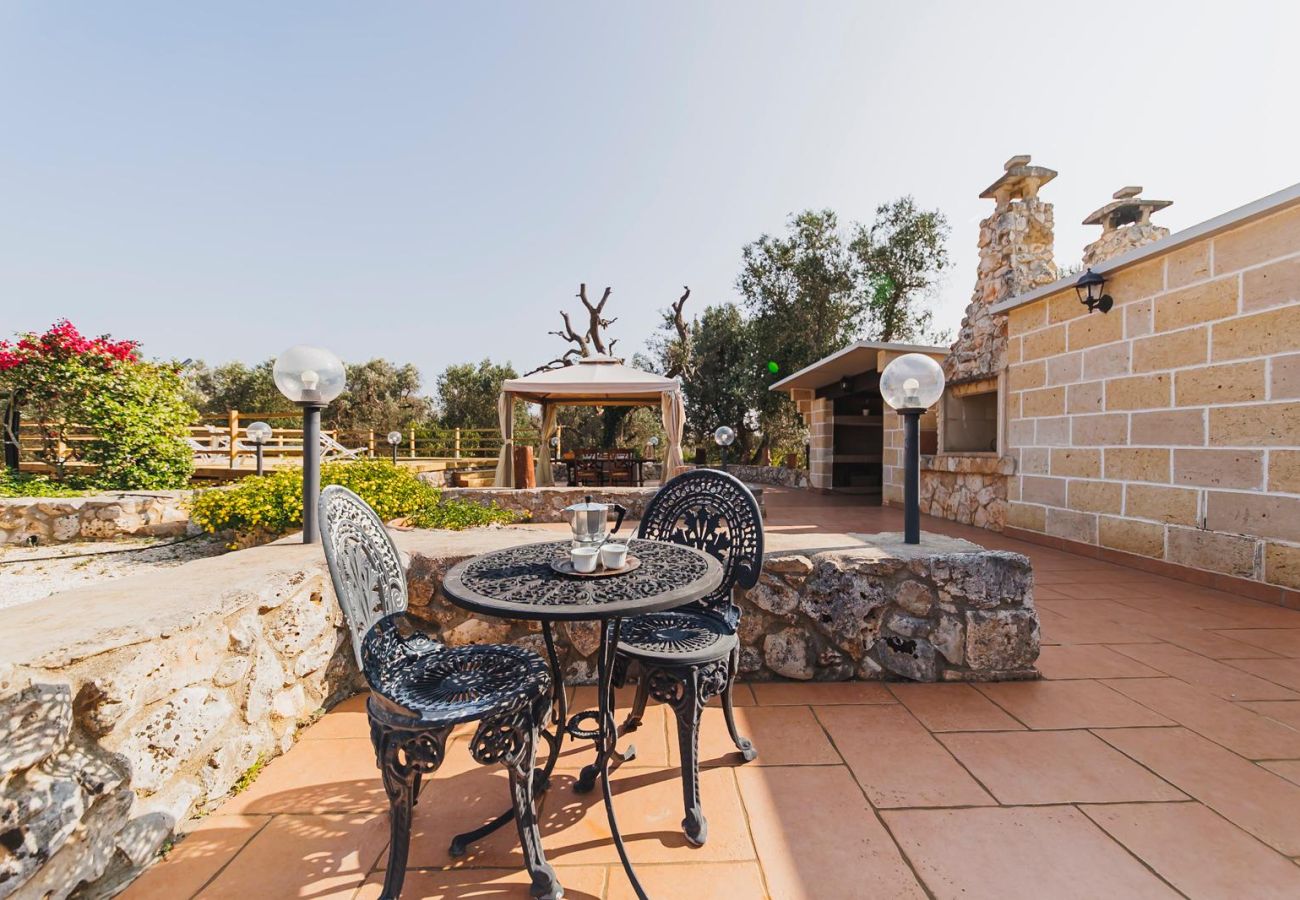 Trullo a Ceglie Messapica - Trullo Isabella by Pugliadamare