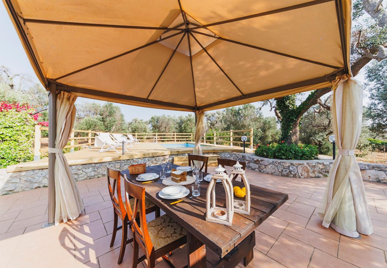 Trullo a Ceglie Messapica - Trullo Isabella by Pugliadamare