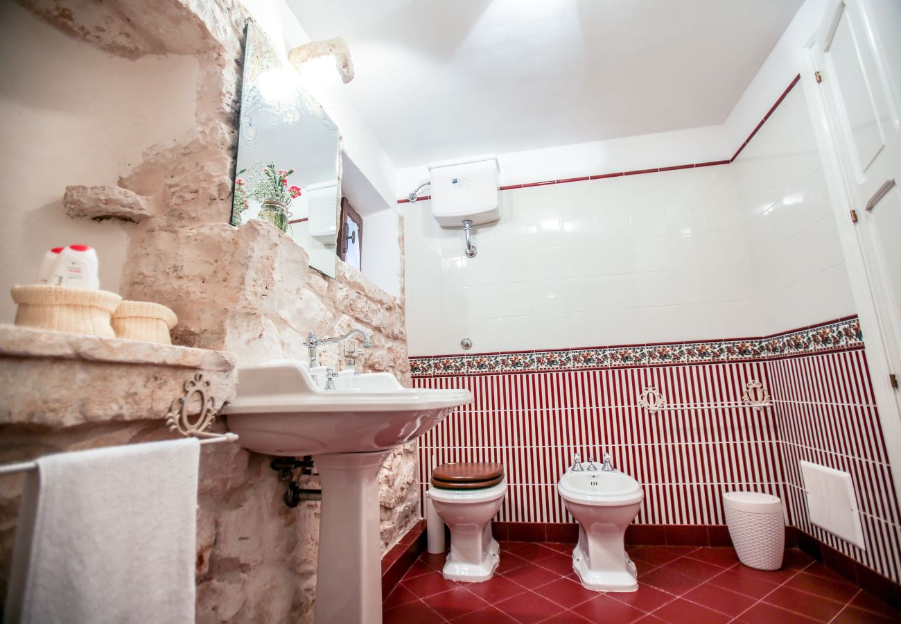 Trullo a Ceglie Messapica - Trullo Cinque Punte