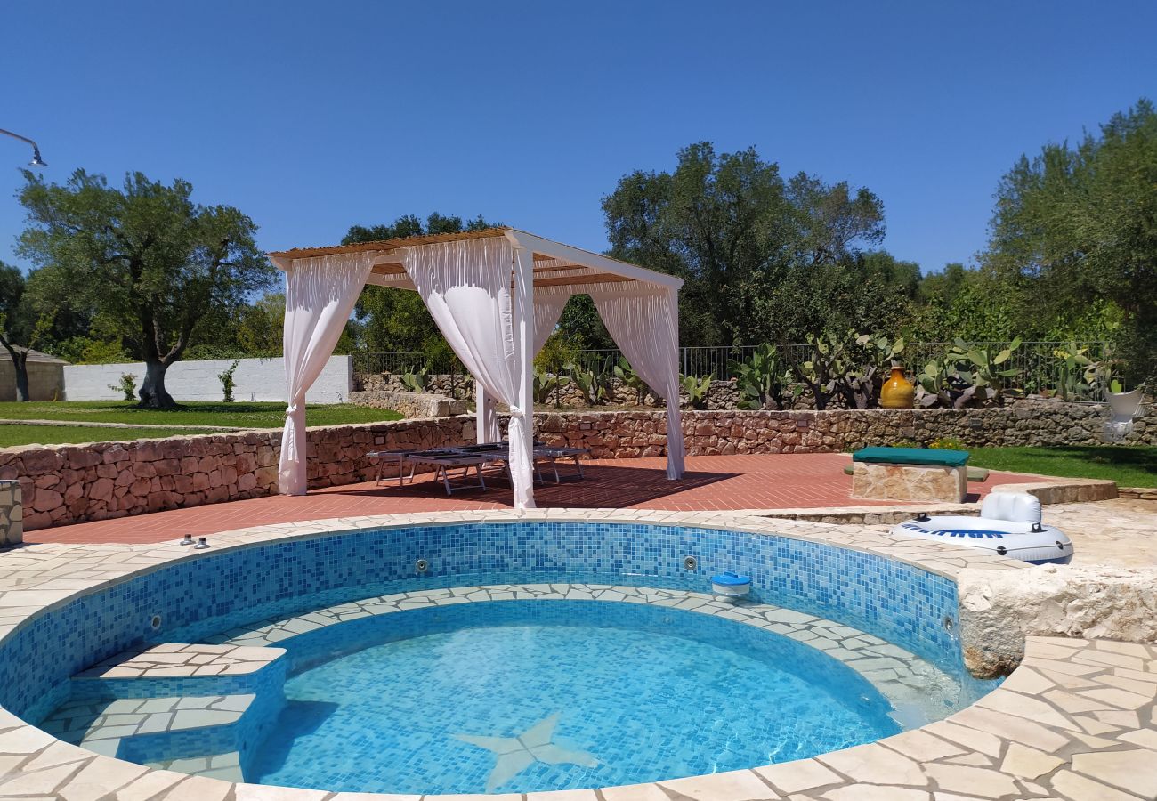 Trullo in San Michele Salentino - Trullo degli ulivi by pugliadamare