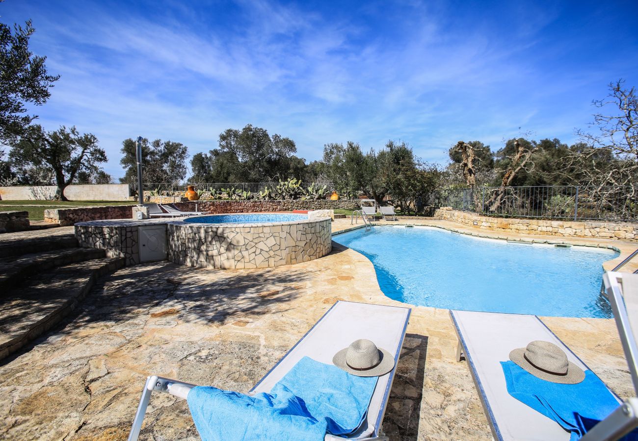 Trullo in San Michele Salentino - Trullo degli ulivi by pugliadamare