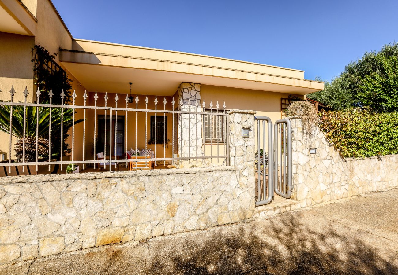 Villa in San Michele Salentino - Ellea by Pugliadamare