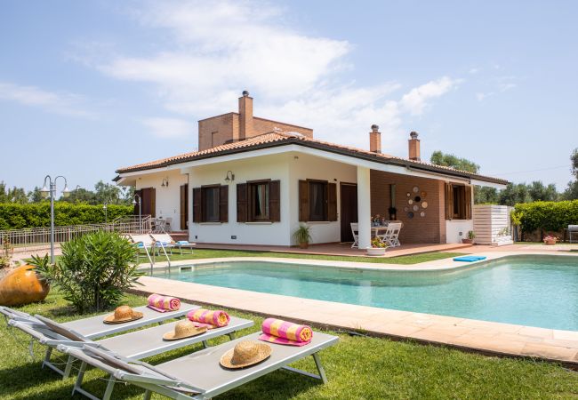 Villa in San Michele Salentino - Villa Ellea by pugliadamare Villa in San Michele Salentino - Villa Ellea by pugliadamare