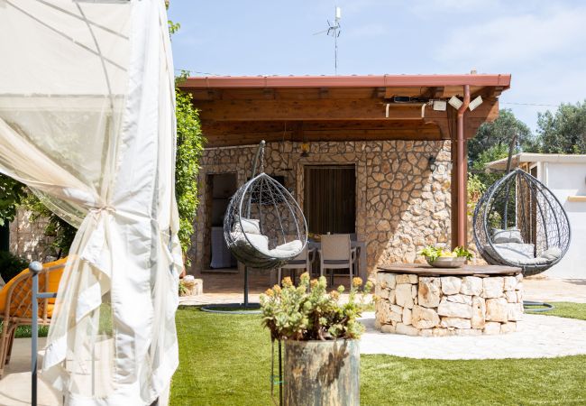 Trullo in Ceglie Messapica - Trullo nonna Netta by pugliadamare Trullo in Ceglie Messapica - Trullo nonna Netta by pugliadamare