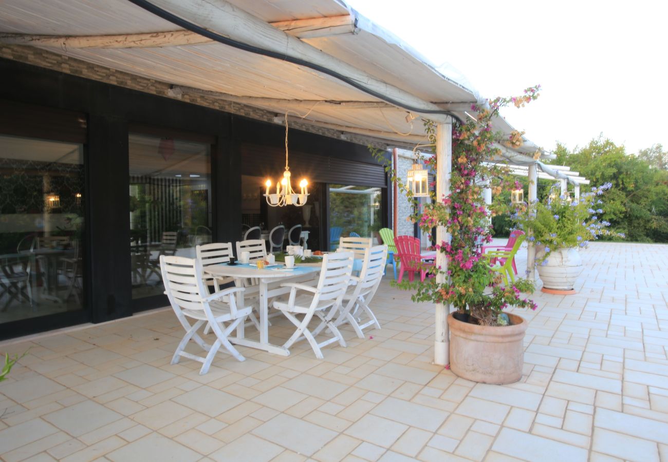 Villa in San Michele Salentino - Villa with park and swimming pool by Pugliadamare