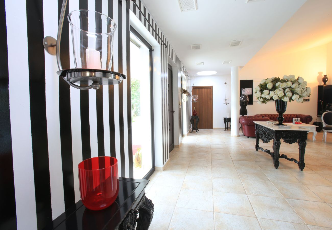 Villa in San Michele Salentino - Villa with park and swimming pool by Pugliadamare