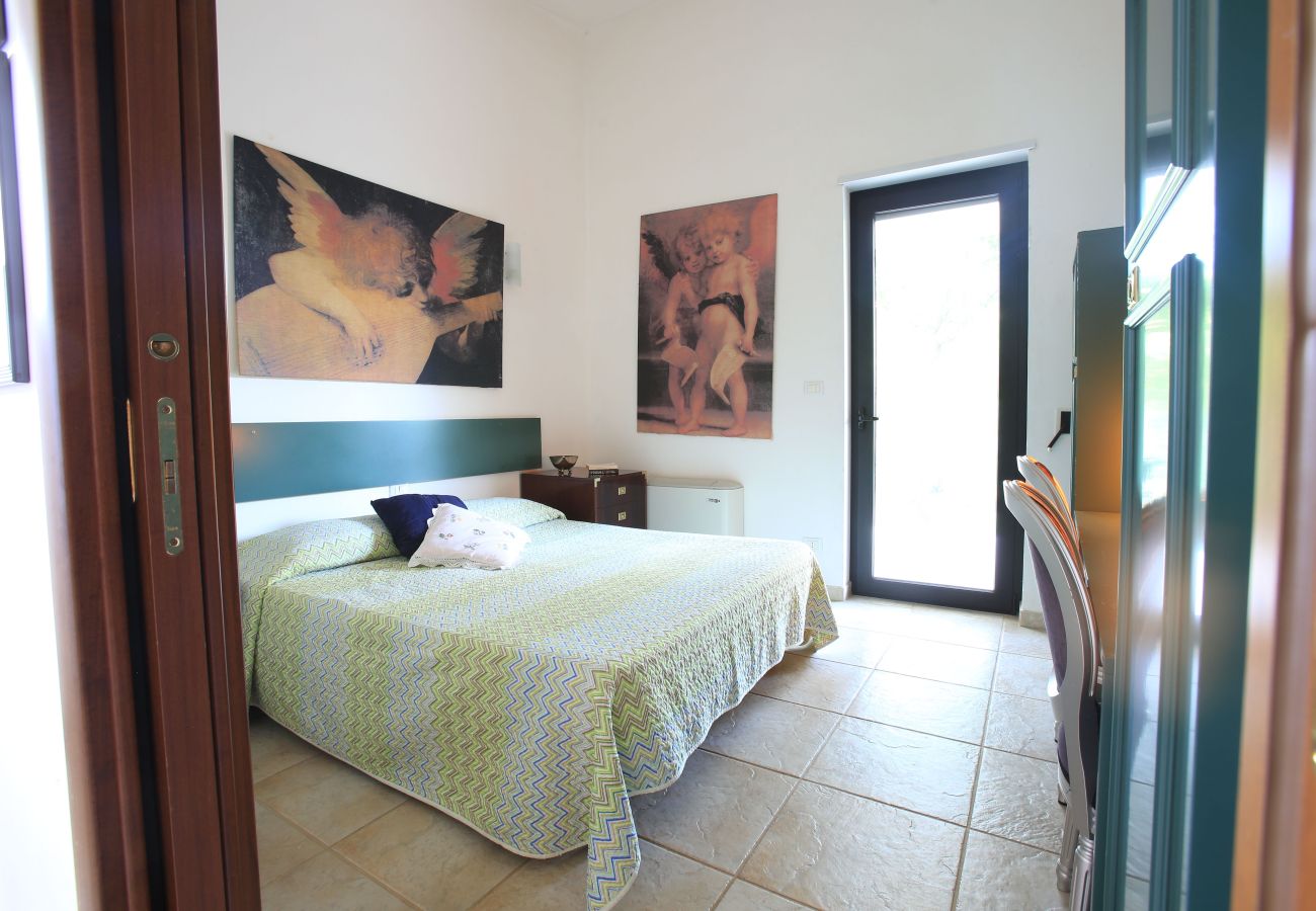 Villa in San Michele Salentino - Villa with park and swimming pool by Pugliadamare
