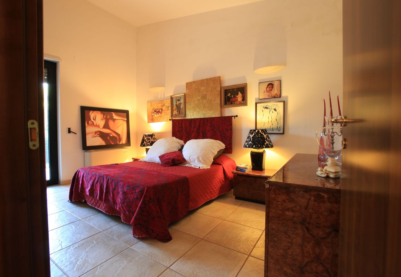 Villa in San Michele Salentino - Villa with park and swimming pool by Pugliadamare