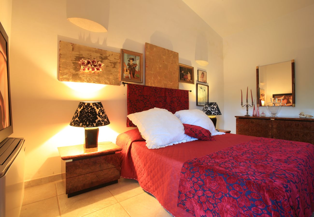 Villa in San Michele Salentino - Villa with park and swimming pool by Pugliadamare