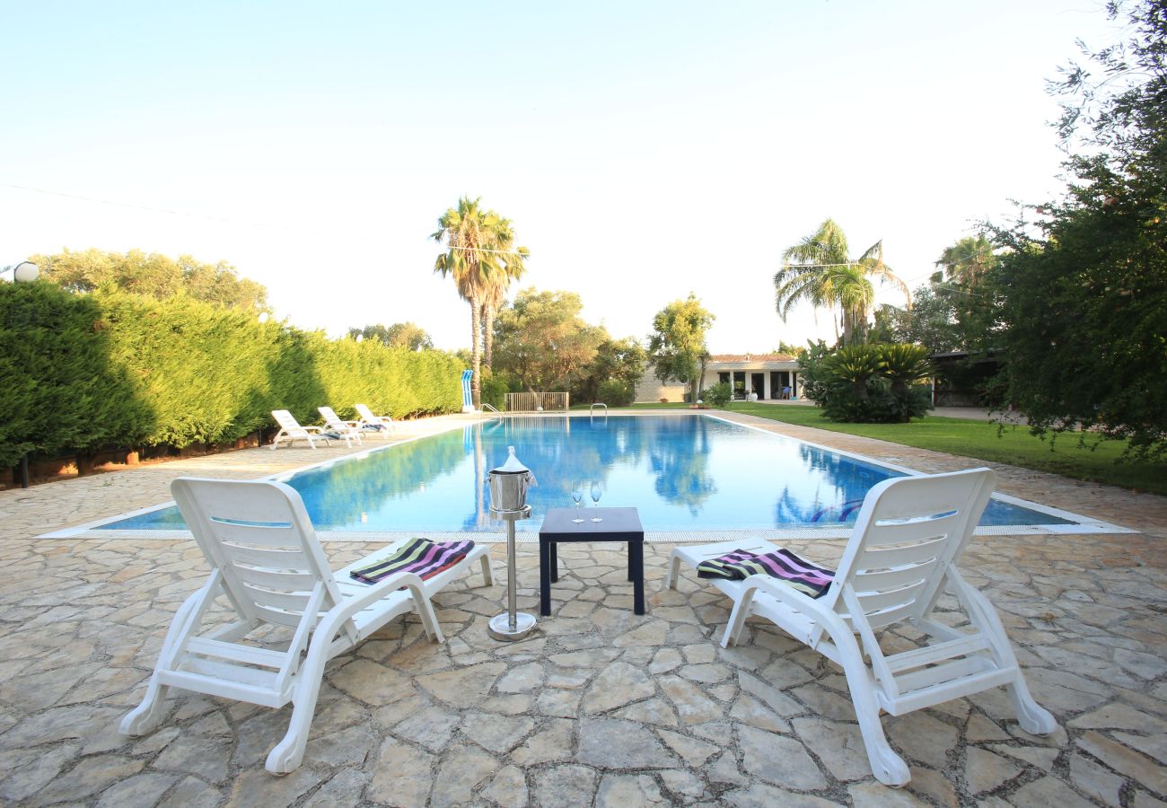 Villa in San Michele Salentino - Villa with park and swimming pool by Pugliadamare
