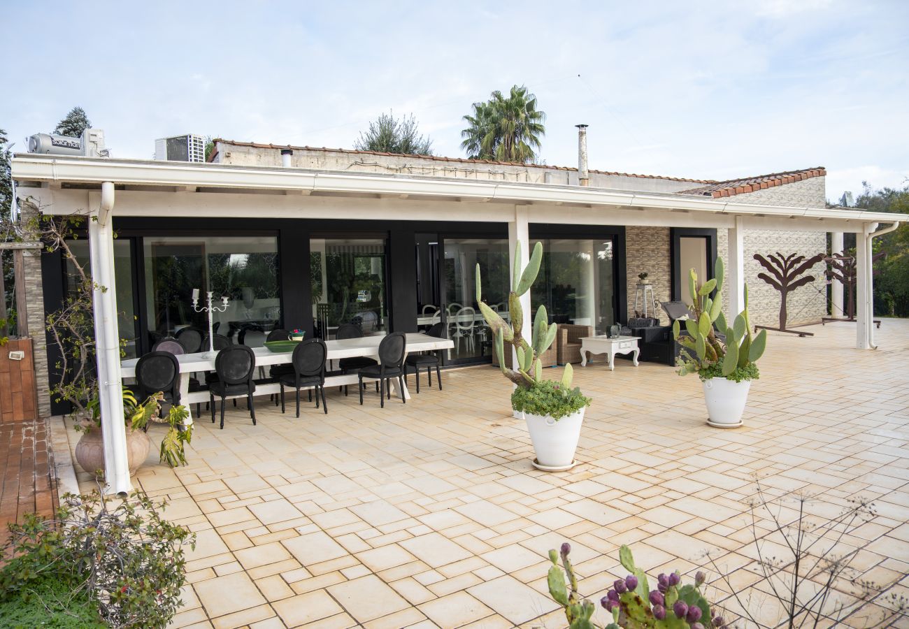 Villa in San Michele Salentino - Villa with park and swimming pool by Pugliadamare