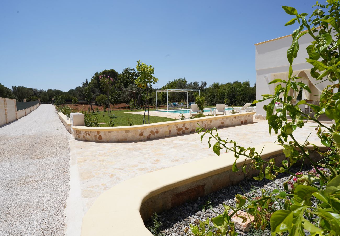 Trullo in San Michele Salentino - trullo lantane by Pugliadamre