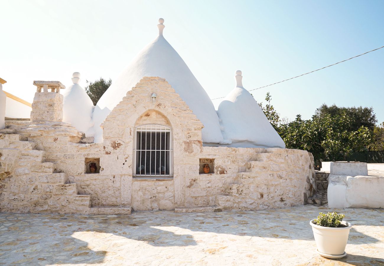 Trullo in San Michele Salentino - trullo lantane by Pugliadamre