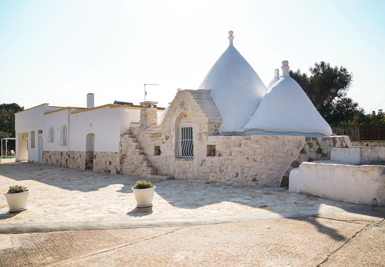 Trullo in San Michele Salentino - trullo lantane by Pugliadamre