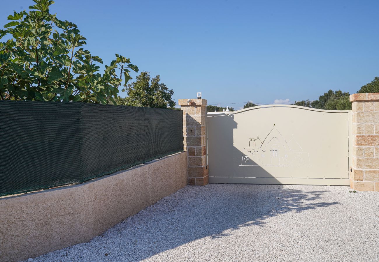 Trullo in San Michele Salentino - trullo lantane by Pugliadamre