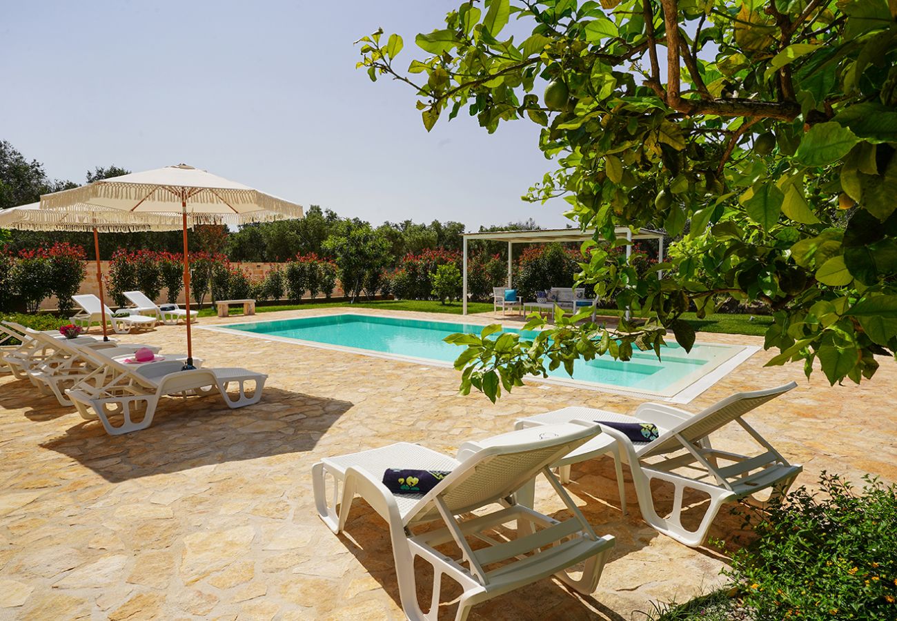Trullo in San Michele Salentino - trullo lantane by Pugliadamre