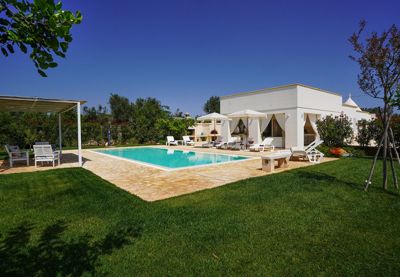 Trullo in San Michele Salentino - trullo lantane by Pugliadamre